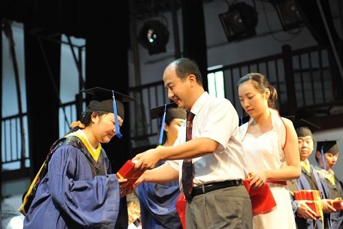 湖北工業大學2012屆碩士研究生畢業典禮隆重舉行