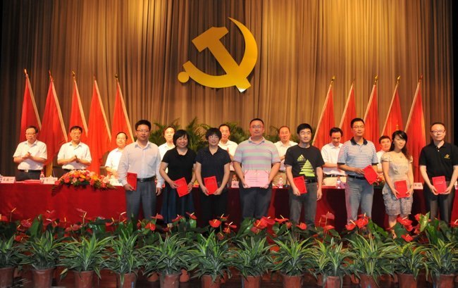 重溫黨史催奮進  創先爭優促發展---常州工學院隆重舉行慶祝中國共產黨成立91周年暨創先爭優活動表彰大會