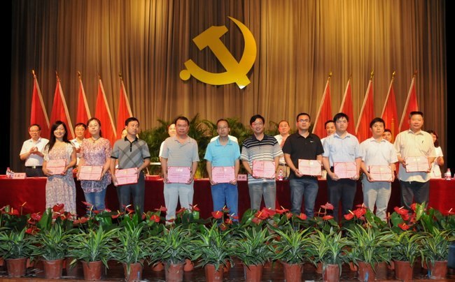 重溫黨史催奮進  創先爭優促發展---常州工學院隆重舉行慶祝中國共產黨成立91周年暨創先爭優活動表彰大會