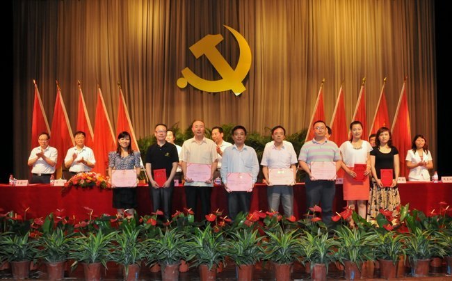 重溫黨史催奮進  創先爭優促發展---常州工學院隆重舉行慶祝中國共產黨成立91周年暨創先爭優活動表彰大會