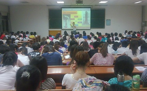 文法外語系舉辦紀念建黨90周年黨史教育講座