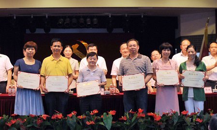 高文兵書記出席湘雅三醫院建黨91周年暨創先爭優總結表彰會