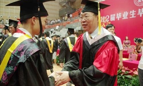 惠州學院隆重舉行2012屆畢業典禮暨學士學位授予儀式