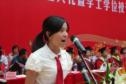 惠州學院隆重舉行2012屆畢業典禮暨學士學位授予儀式