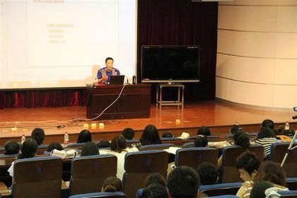 著名影視劇編劇徐錦川先生到校講學