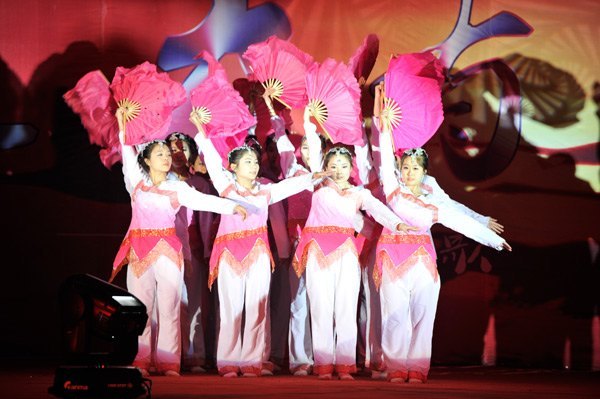 遠(yuǎn)方有你  相守相依——長春建筑學(xué)院2012屆畢業(yè)晚會隆重舉行