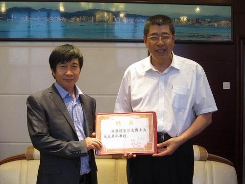 澳大利亞國立大學管習文博士受聘魯東大學兼職教授