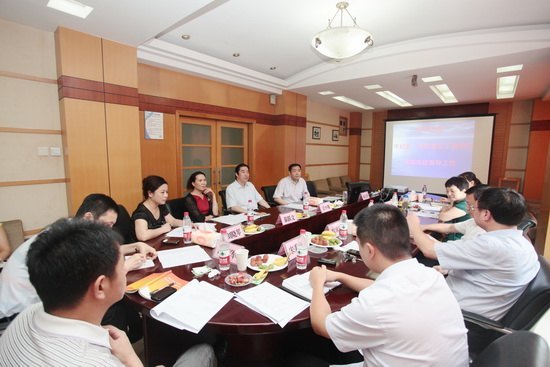 市紀(jì)委常委王建東來重慶醫(yī)科大學(xué)調(diào)研