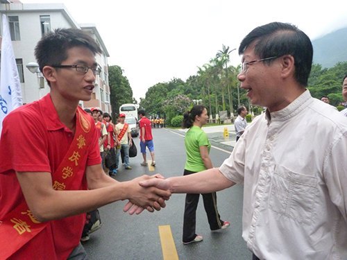 l(f)ؑcW(xu)Ժڡl(xing)(hu)(sh)`(dng)ȫչ_(ki)