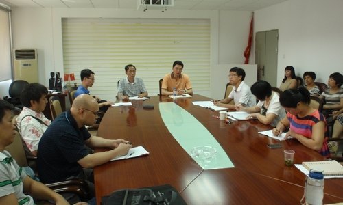 【豐湖黨旗紅】彭永宏院長到服裝系指導“豐湖黨旗紅”書記項目進展情況