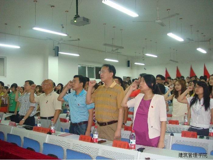 圍繞中心強(qiáng)實(shí)效 注重創(chuàng)新添聲色重慶大學(xué)城市科技學(xué)院以多種活動(dòng)形式獻(xiàn)禮建黨九十一周年