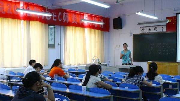 暑期期間許昌學院各院部積極開展教師培訓工作