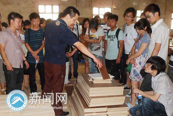湖南科技大學工業設計專業與長沙嘉寶家具公司開展2012首期產學研合作課程