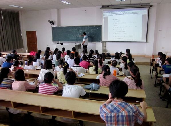 瀟湘學院免費為考研學子開設暑期數學輔導班