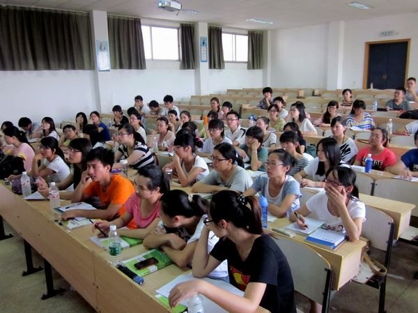 瀟湘學院免費為考研學子開設暑期數學輔導班