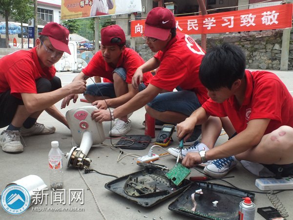 “把社會實踐的答卷寫在矮寨鄉親的心里”
