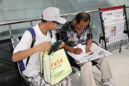 綠色長(zhǎng)征3:志愿者走進(jìn)商場(chǎng)宣傳綠色