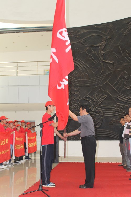 燕山大學里仁學院2012年暑期社會實踐活動揮旗出征