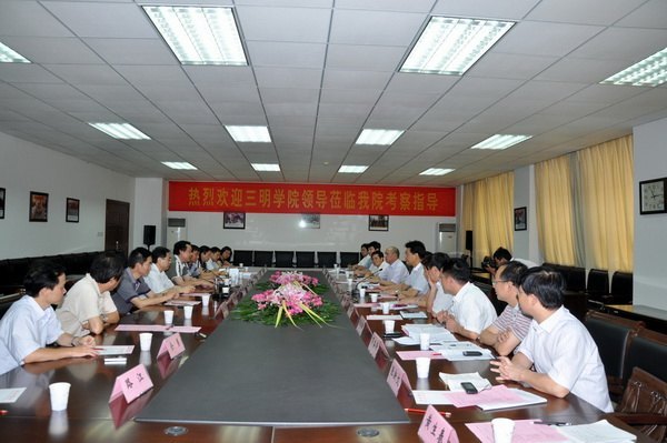 校黨委書記馬國防率團考察合肥學院