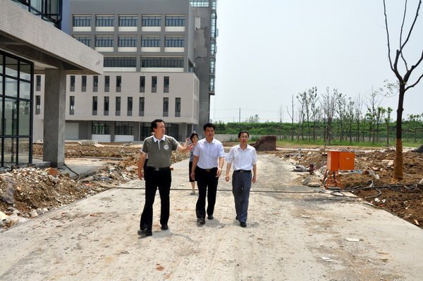 校黨委書記馬國防率團考察合肥學院