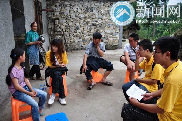 阿弓鎮“愛心行動”志愿服務團隊實地調研貧困家庭