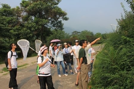 夏令營營員探索生物奧秘熱情高漲