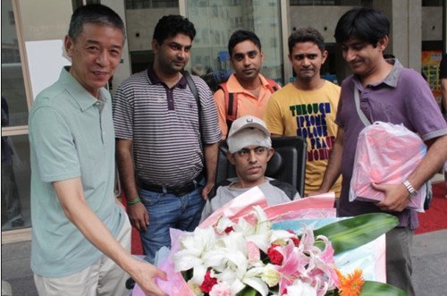 青山一道同風雨  明月何曾是兩鄉