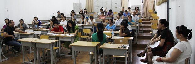 努力開創團結進步新局面 附中召開期末全體教職工大會