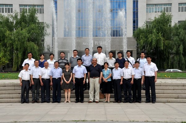 校黨委書記馬國防率團考察哈爾濱學院