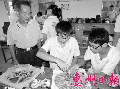 【惠州日報】大學生為村民免費修家電