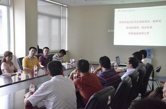 沙坪壩區(qū)衛(wèi)生局領導及專家一行來大學城醫(yī)院參觀交流醫(yī)院信息化建設