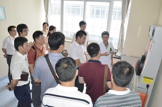 沙坪壩區(qū)衛(wèi)生局領導及專家一行來大學城醫(yī)院參觀交流醫(yī)院信息化建設