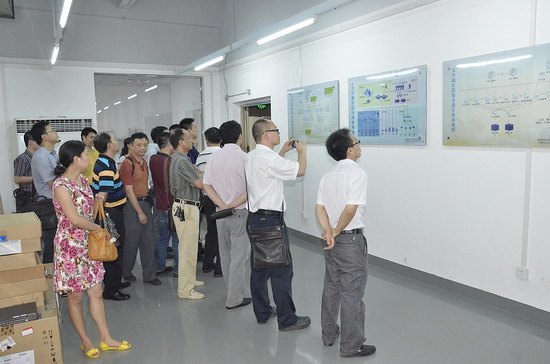 沙坪壩區(qū)衛(wèi)生局領導及專家一行來大學城醫(yī)院參觀交流醫(yī)院信息化建設