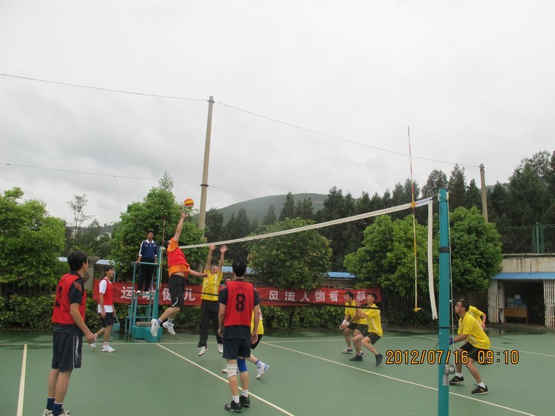 云南省高校教工排球賽在云南師范大學(xué)商學(xué)院激戰(zhàn)正酣