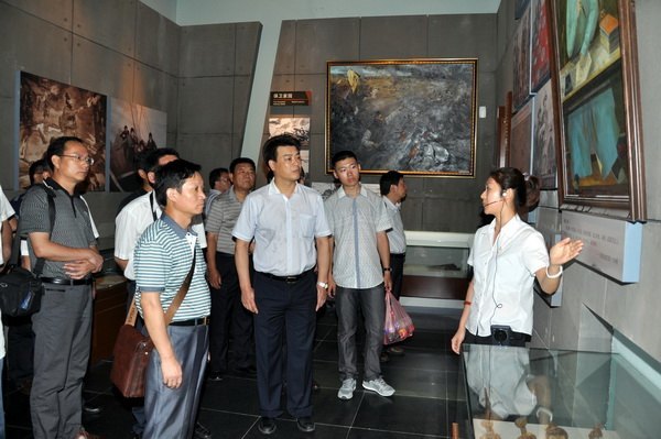 校黨委書記馬國防率團考察黑河學院