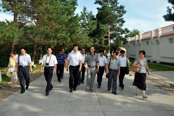 校黨委書記馬國防率團考察黑河學院