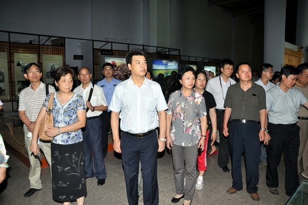 校黨委書記馬國防率團考察黑河學院