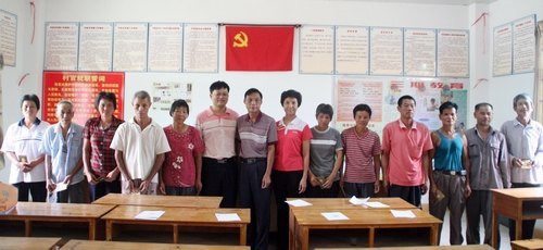 惠州學(xué)院麻陂鎮(zhèn)曲潭村扶貧小組開展扶貧活動