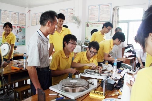 【豐湖黨旗紅】電子系學生到博羅進行電子知識、志愿維修服務下鄉