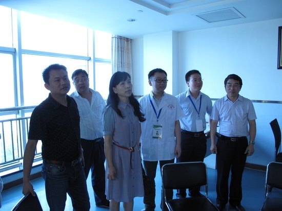 重慶醫(yī)科大學(xué)博士生服務(wù)團送醫(yī)到南川