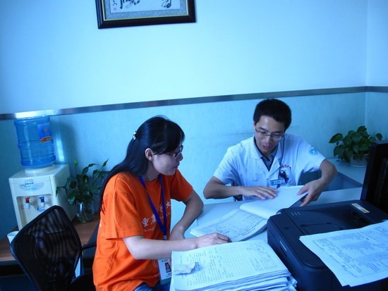 重慶醫(yī)科大學(xué)博士生服務(wù)團送醫(yī)到南川