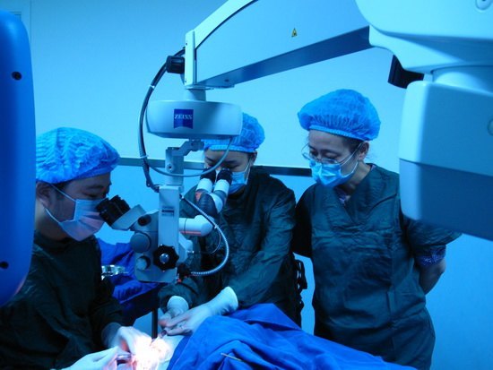 重慶醫(yī)科大學(xué)博士生服務(wù)團送醫(yī)到南川