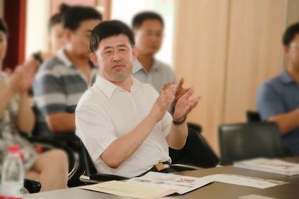 學(xué)校召開(kāi)女子合唱團(tuán)慶功座談會(huì)