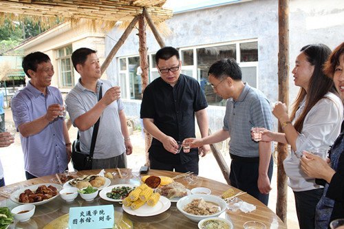 長春建筑學院舉辦消夏聯(lián)歡會 董事長親切慰問