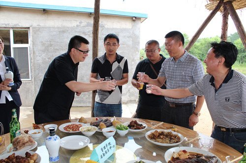 長春建筑學院舉辦消夏聯(lián)歡會 董事長親切慰問