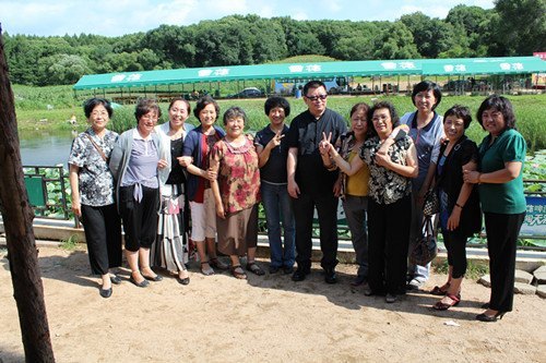 長春建筑學院舉辦消夏聯(lián)歡會 董事長親切慰問