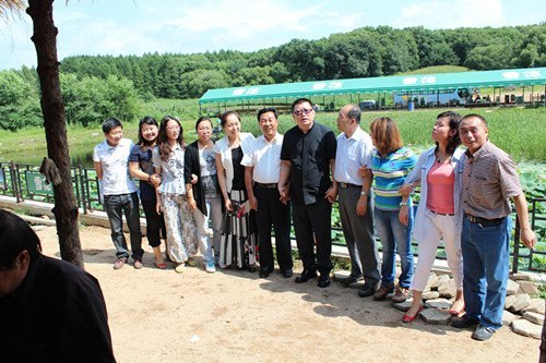 長春建筑學院舉辦消夏聯(lián)歡會 董事長親切慰問