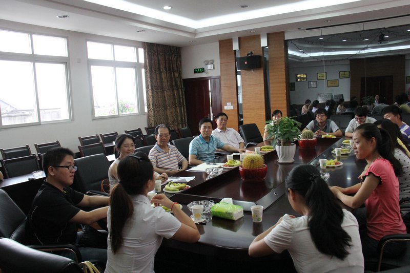 學院領導慰問暑假帶薪實習學生