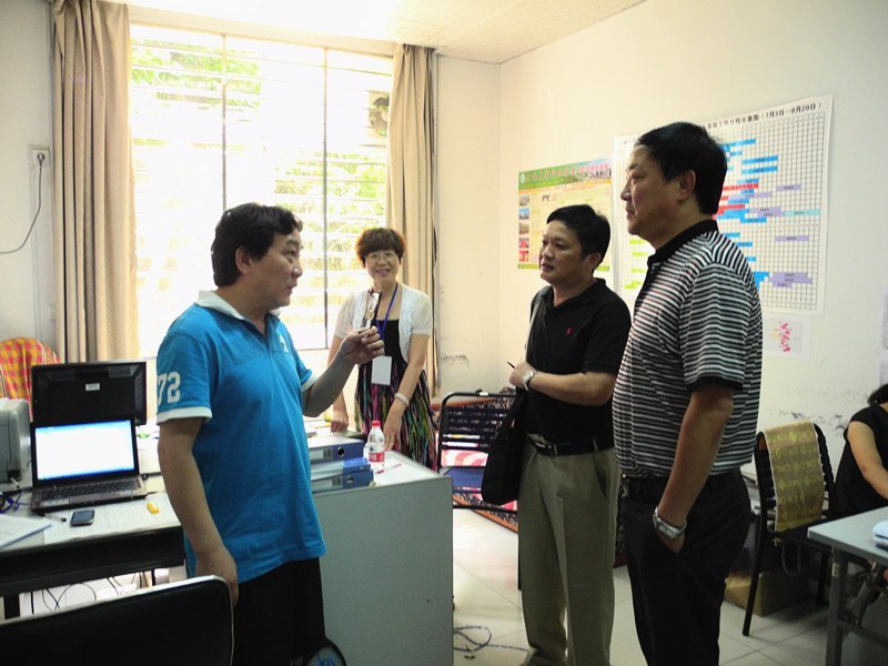 胡翔勇副校長視察三峽大學科技學院2012年招生錄取工作