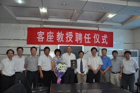 多倫多大學Papangelakis教授受聘中南大學客座教授